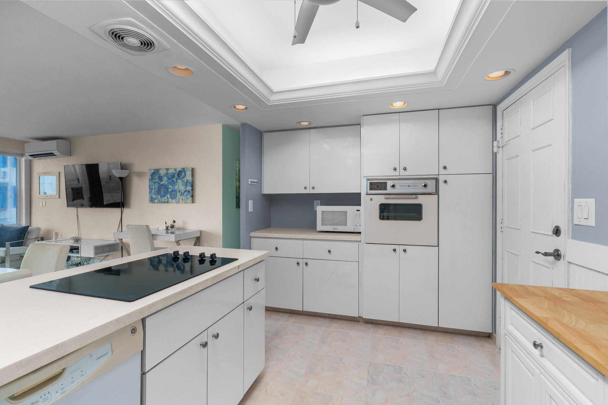 3233 NE 34th St 1411