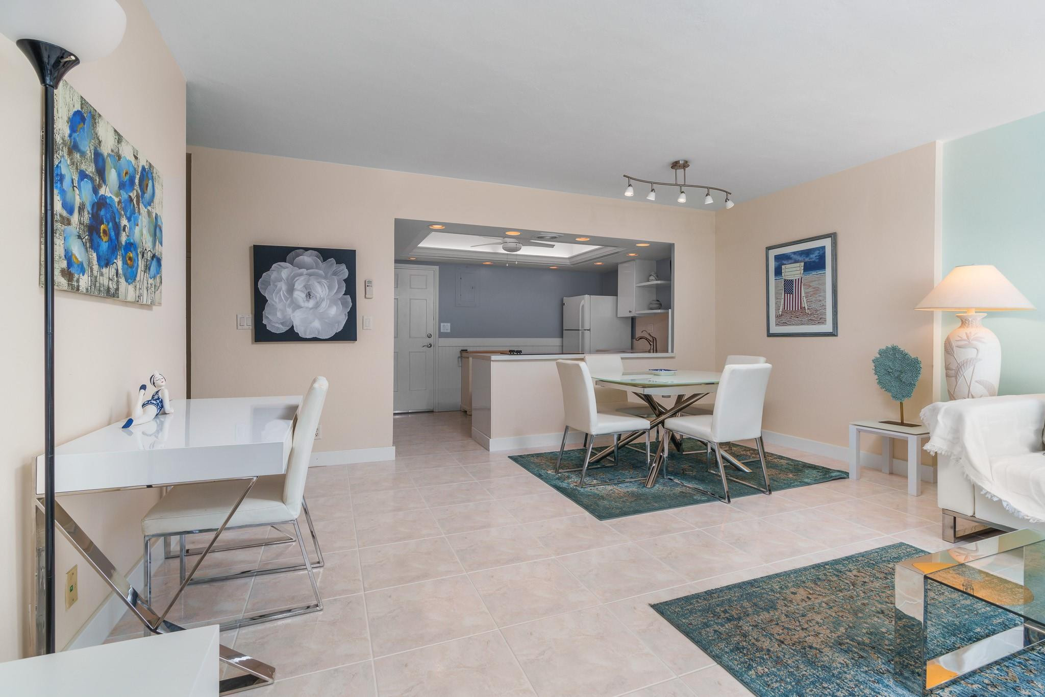 3233 NE 34th St 1411