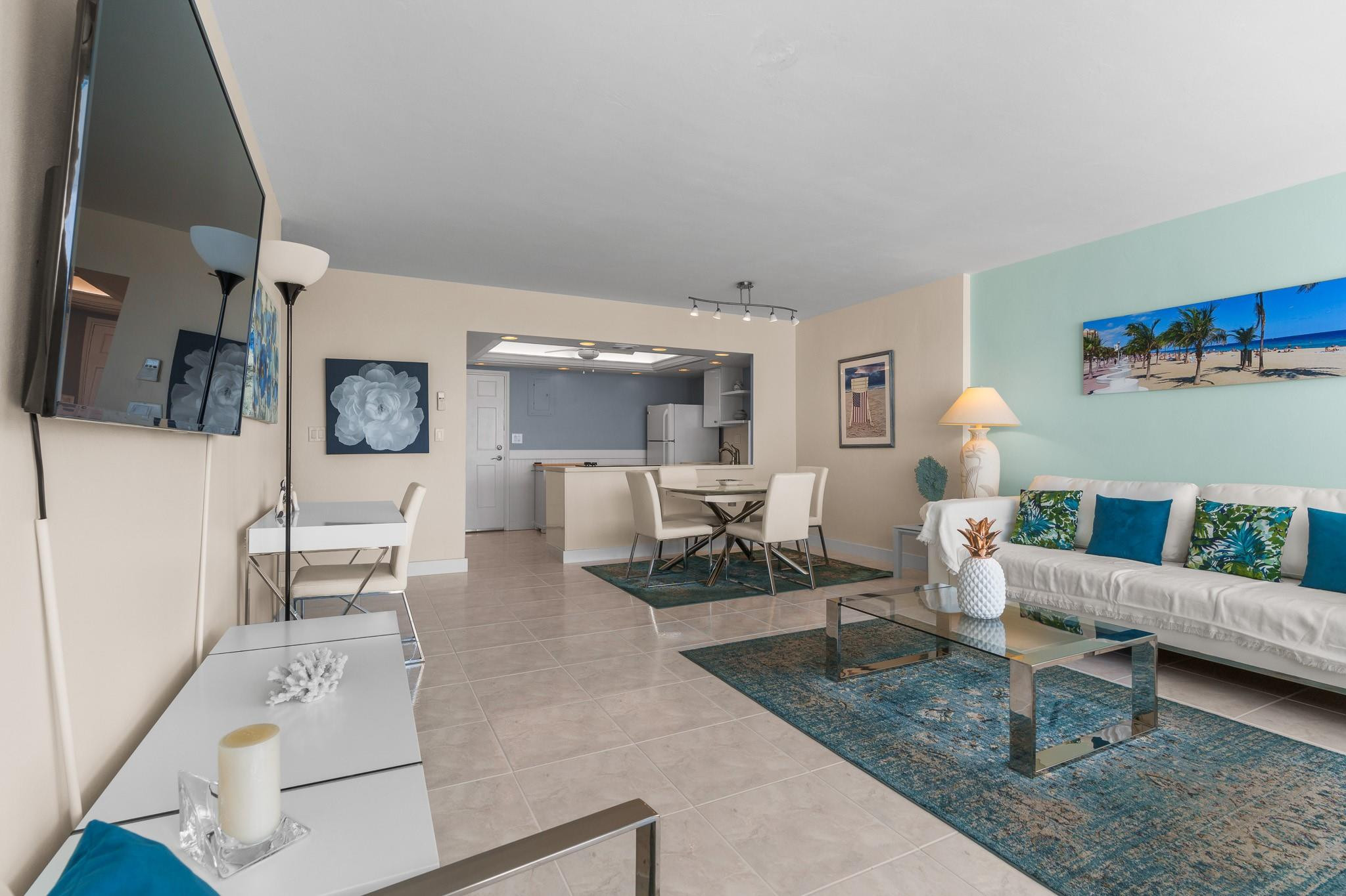 3233 NE 34th St 1411