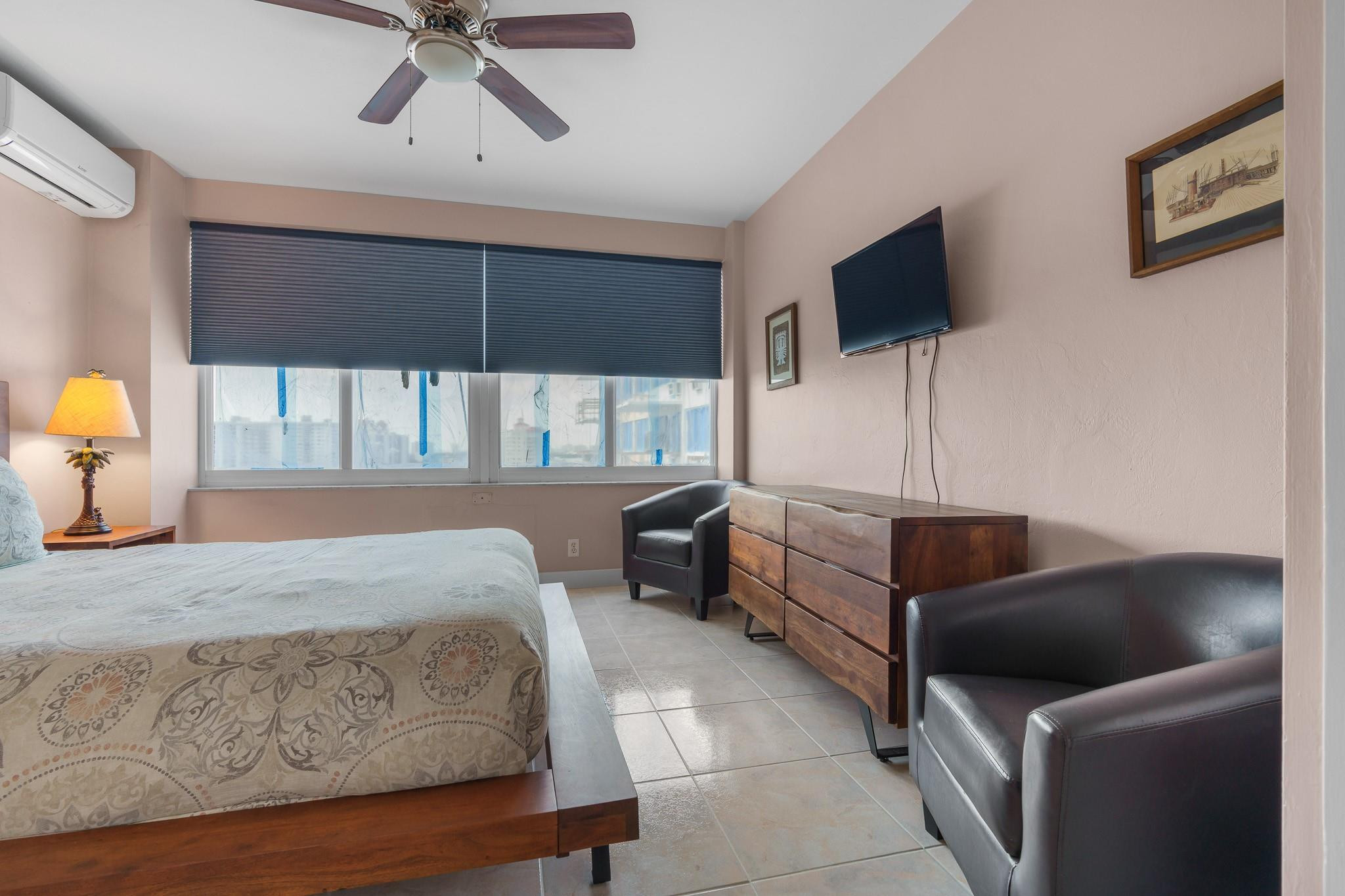 3233 NE 34th St 1411