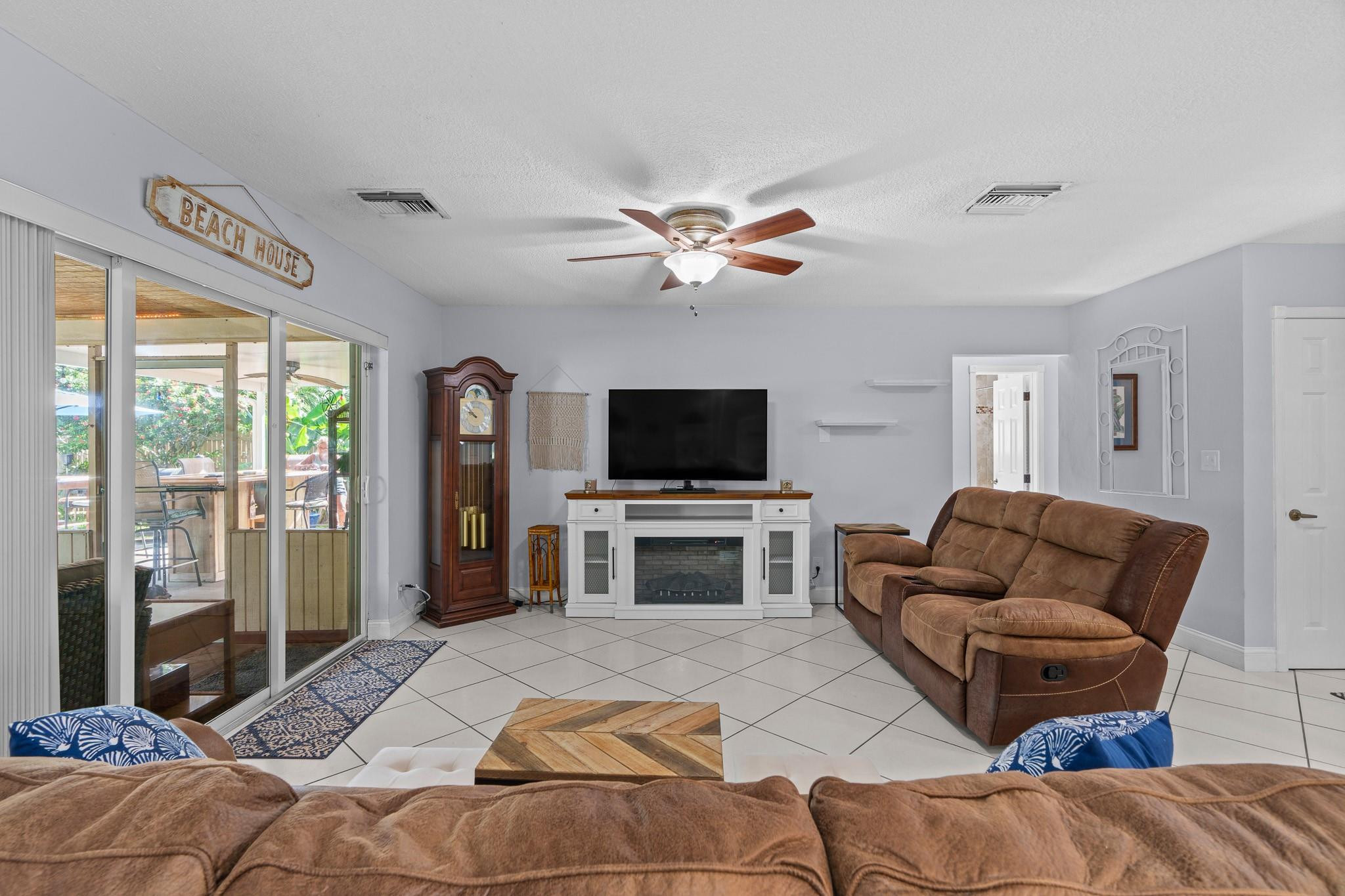 1371 NE 23rd Ct