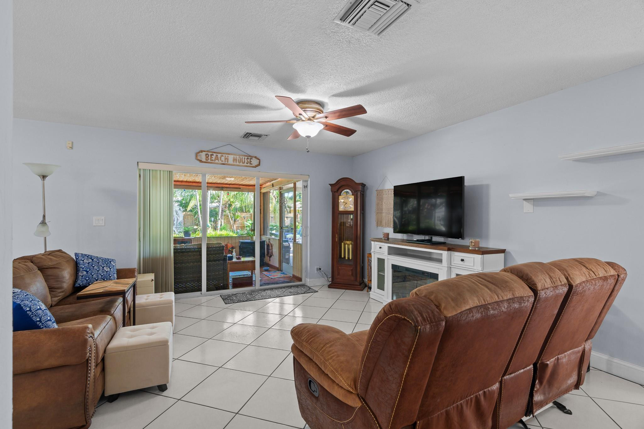1371 NE 23rd Ct