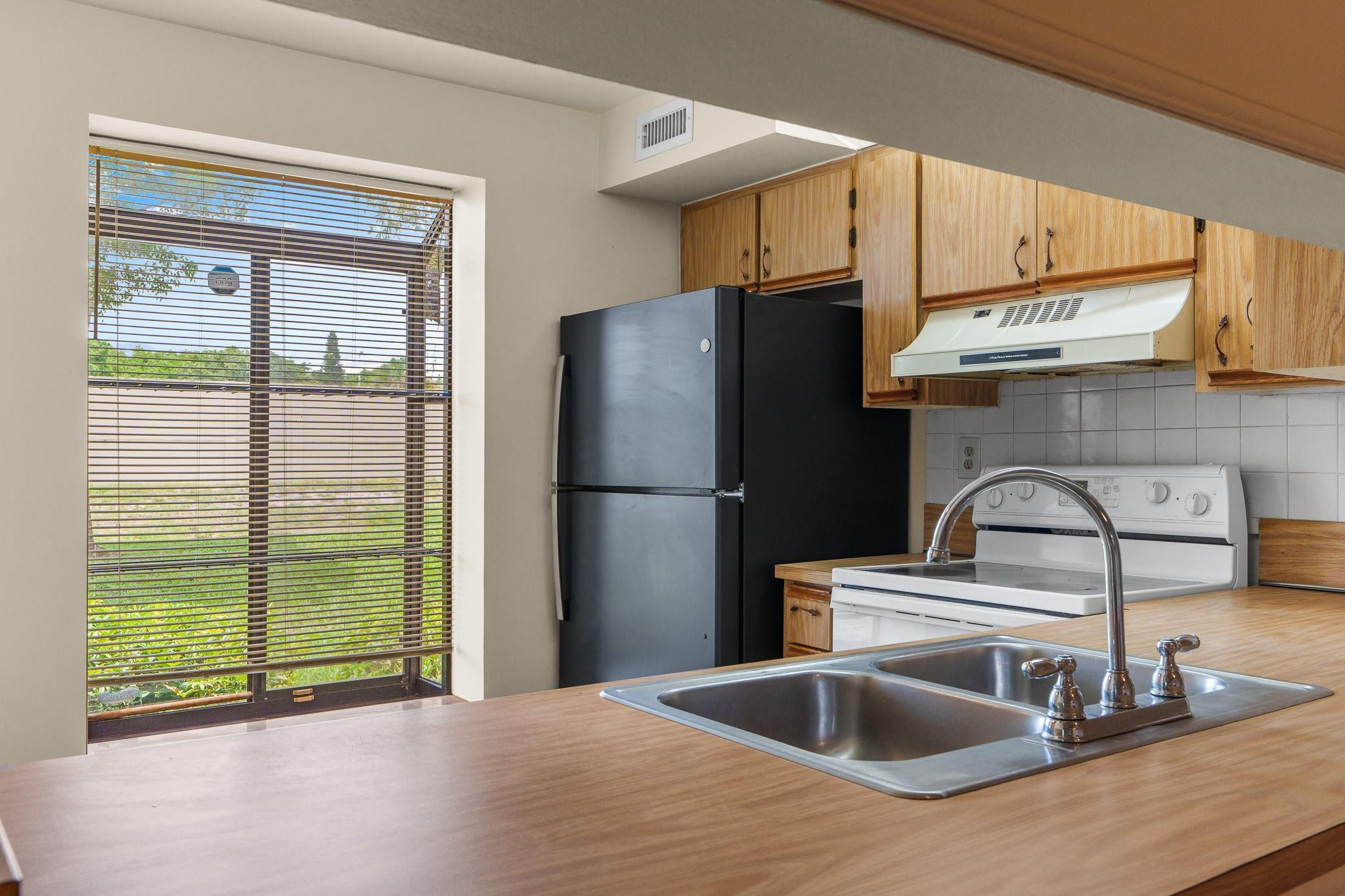 707 N Gardens Dr 101