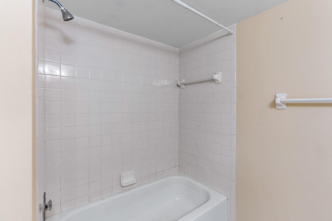 707 N Gardens Dr 101