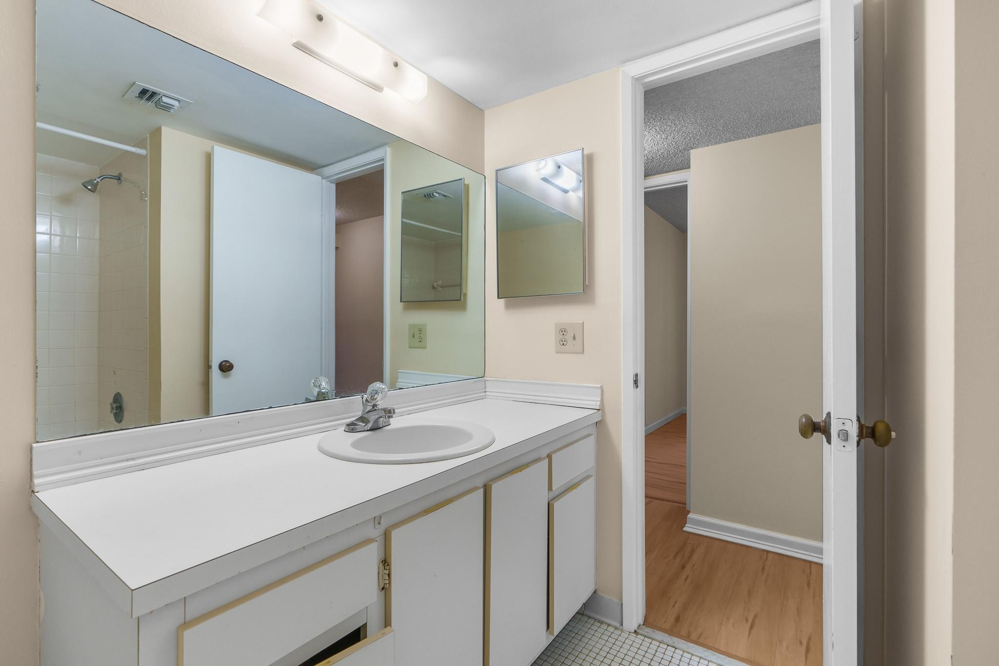 707 N Gardens Dr 101