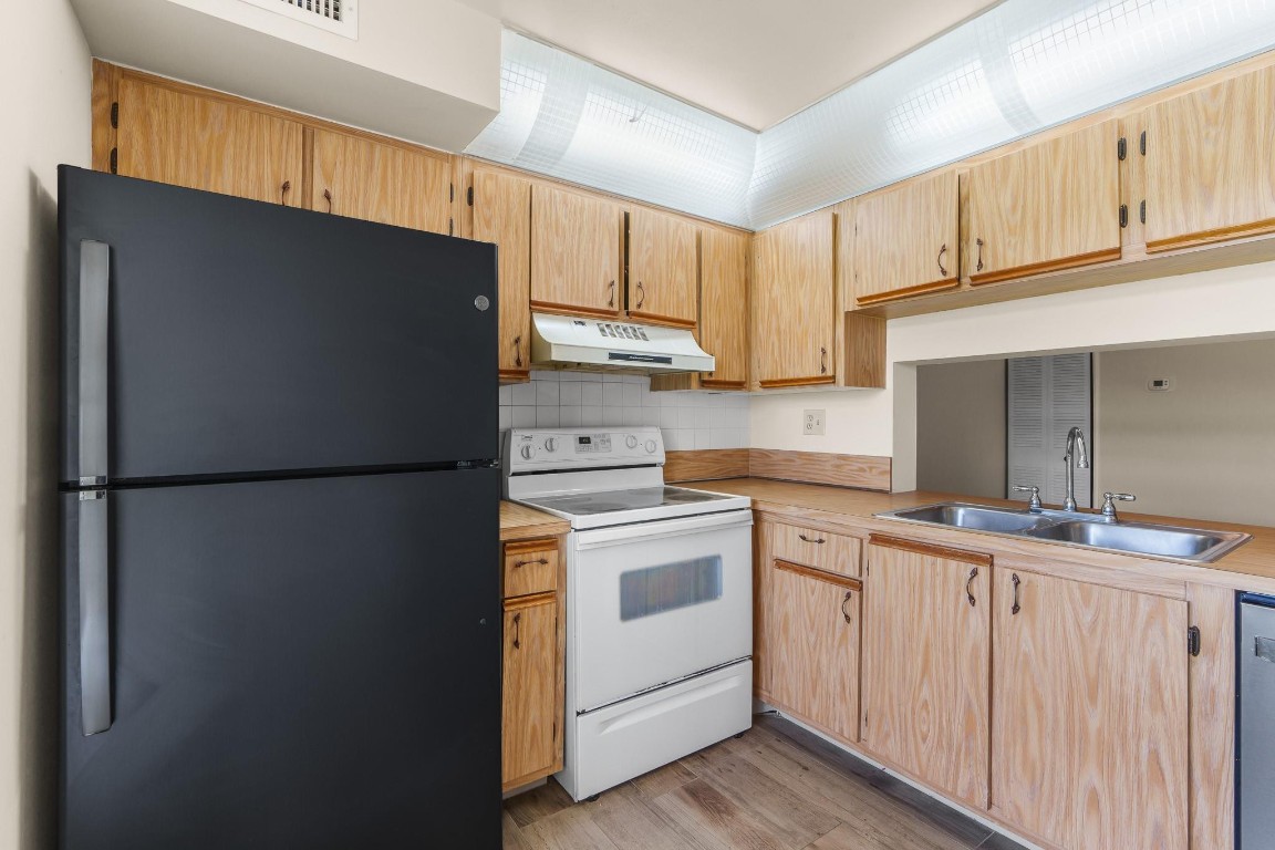 707 N Gardens Dr 101