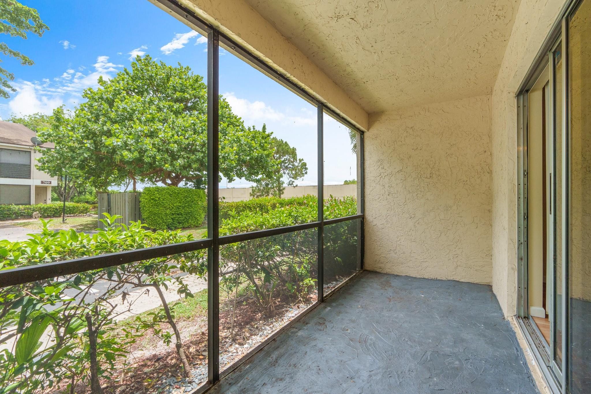 707 N Gardens Dr 101
