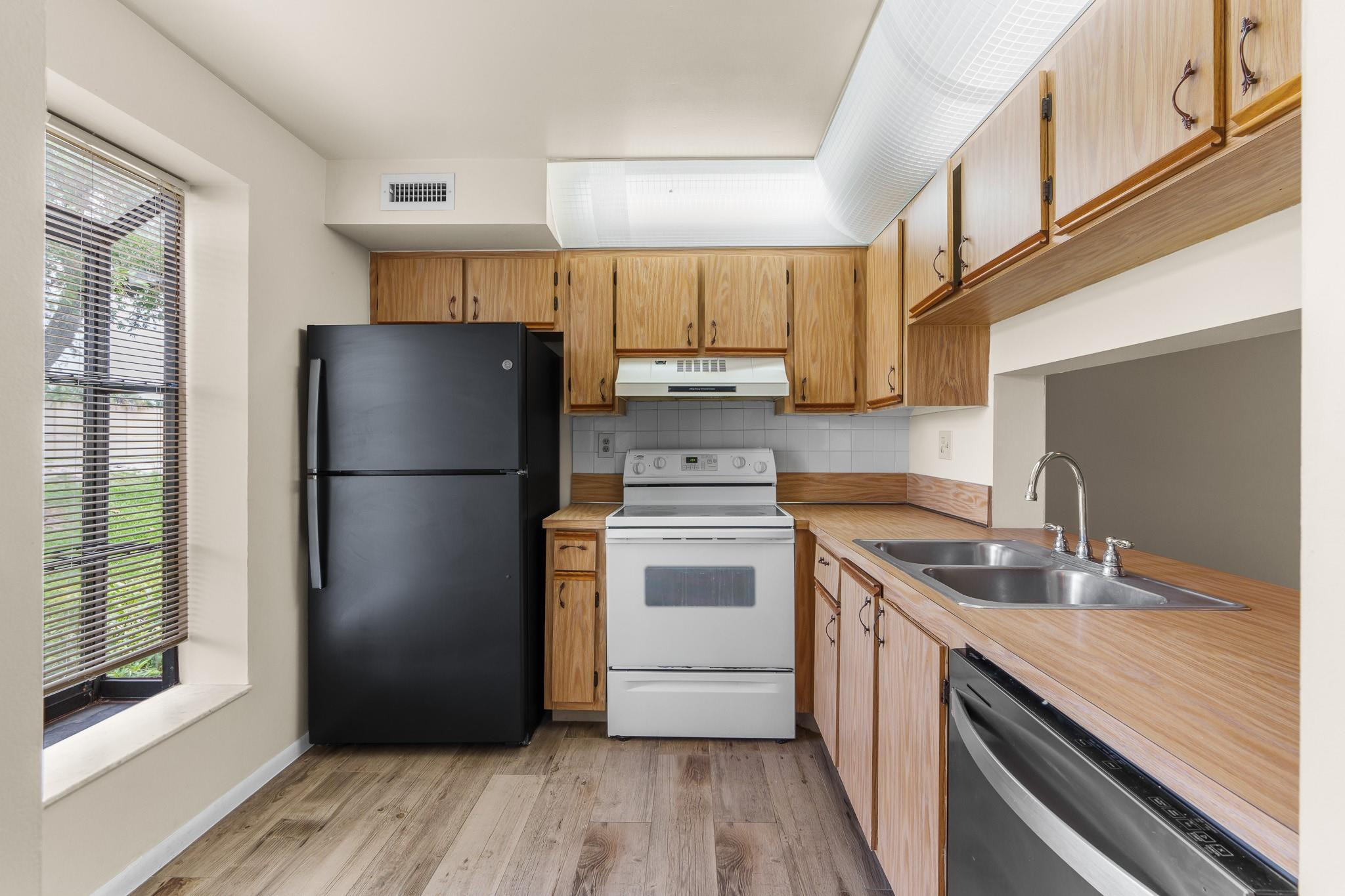 707 N Gardens Dr 101