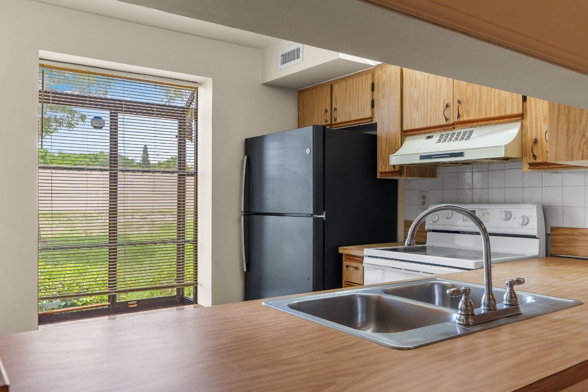 707 N Gardens Dr 101