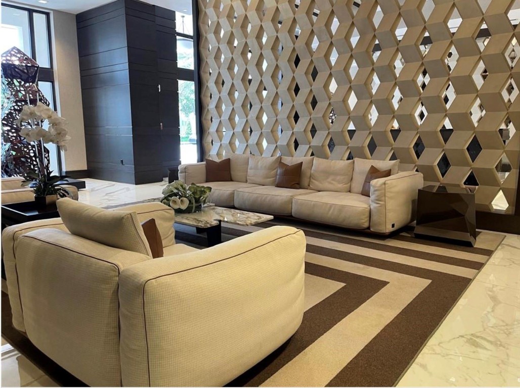 301 Altara Ave UPH1007