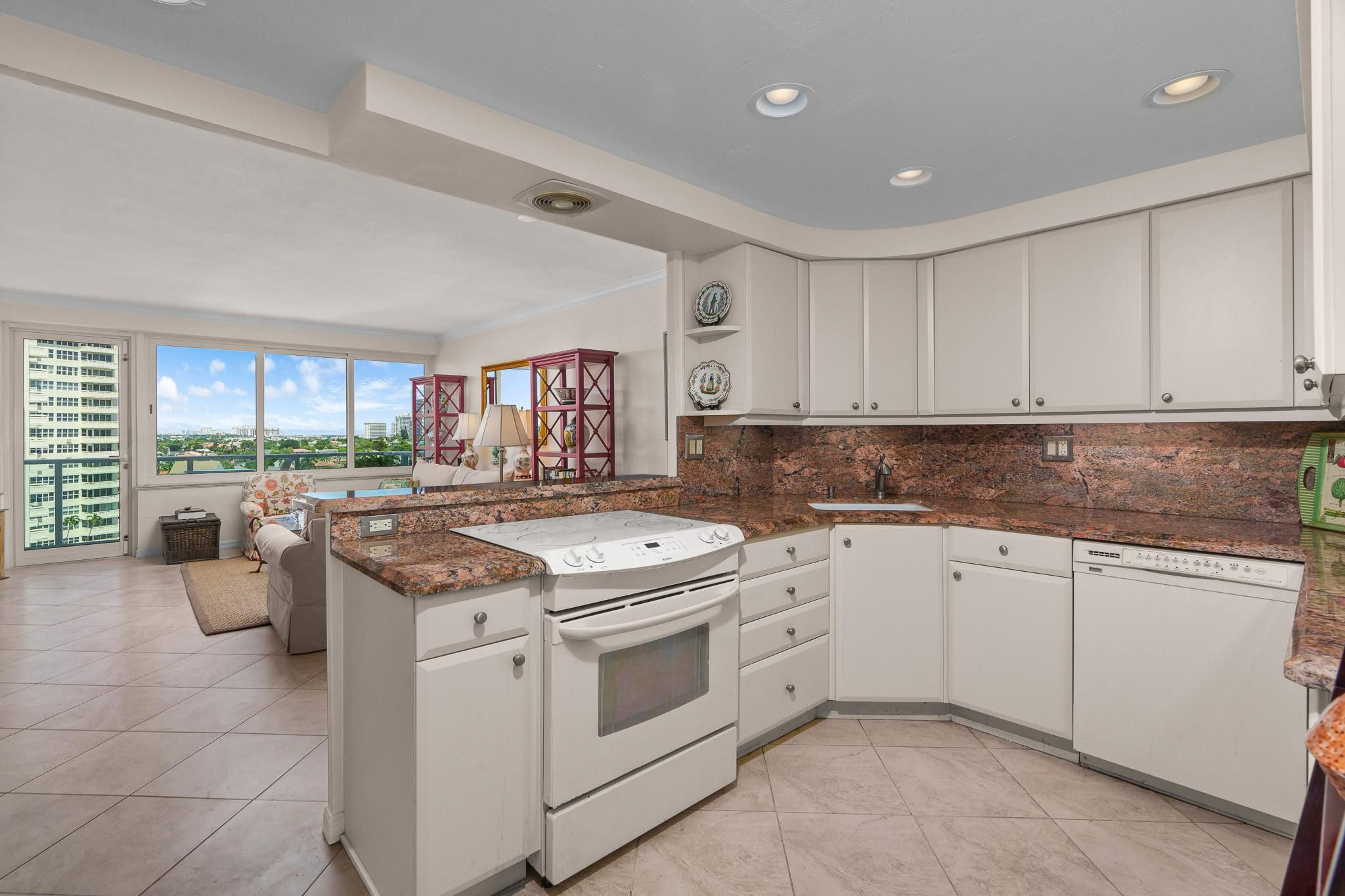 3233 NE 34th St 905