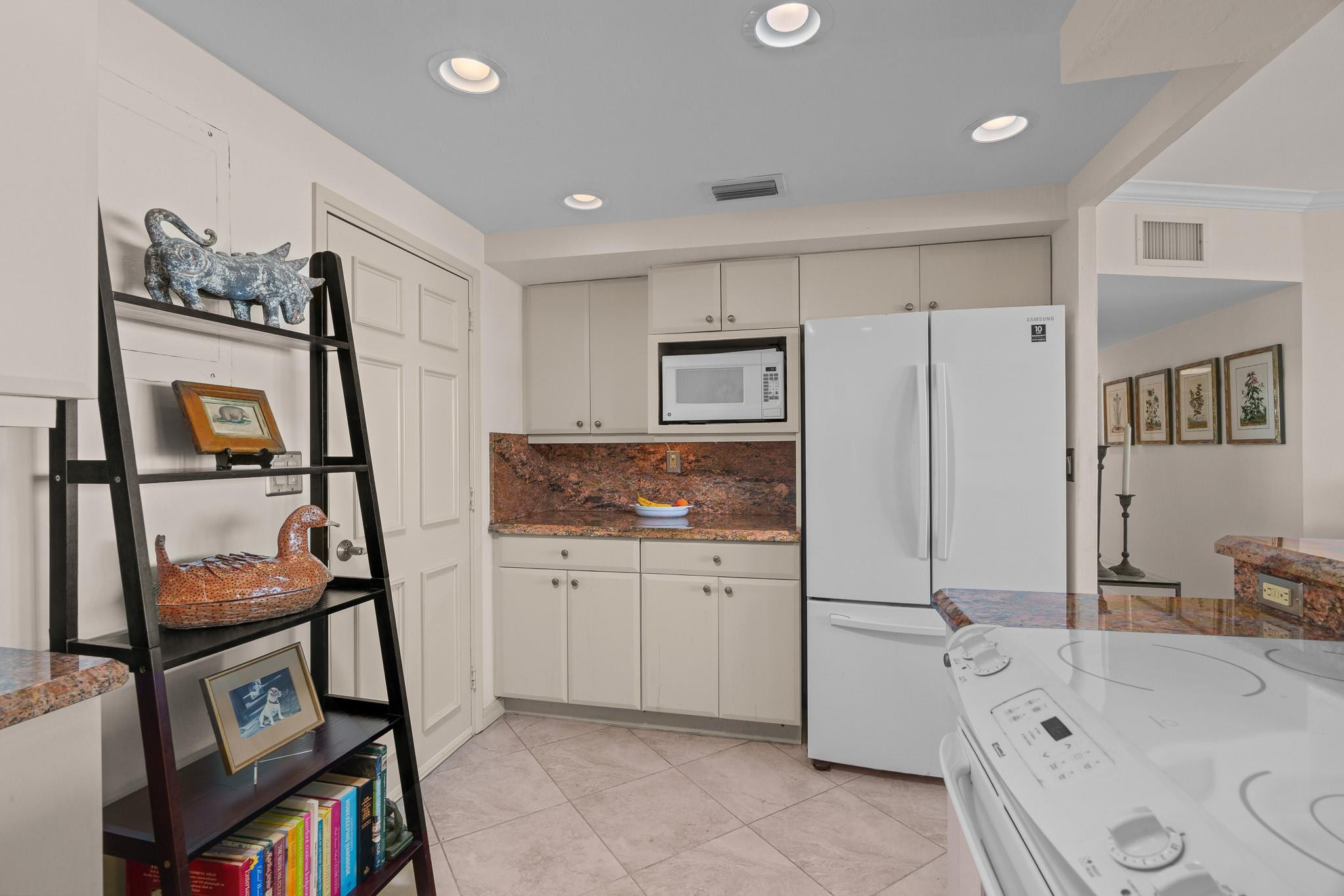 3233 NE 34th St 905