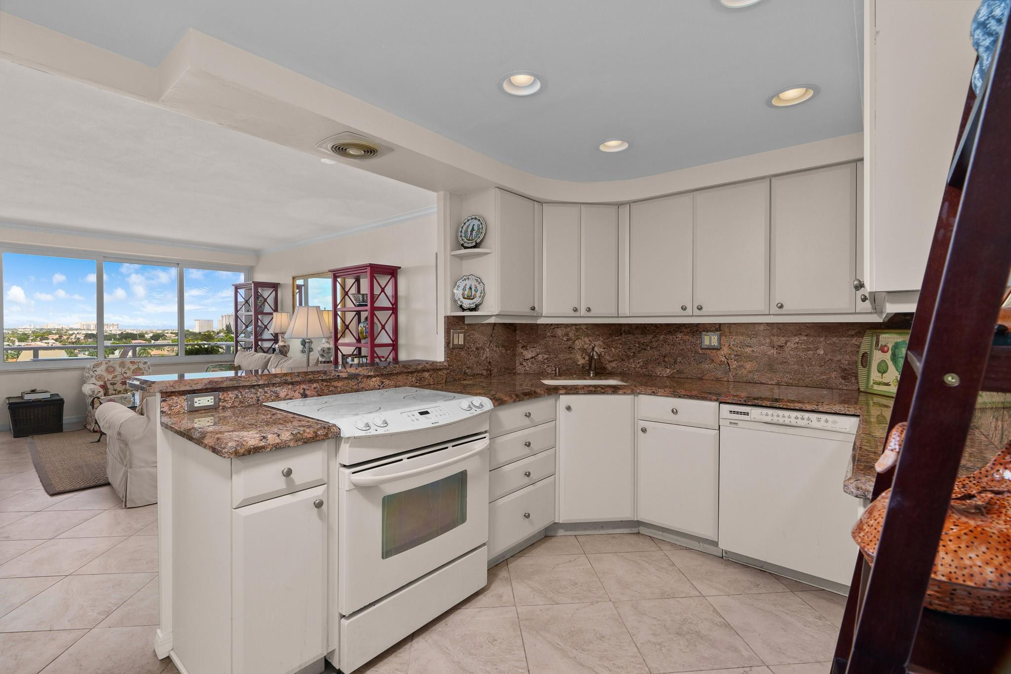 3233 NE 34th St 905