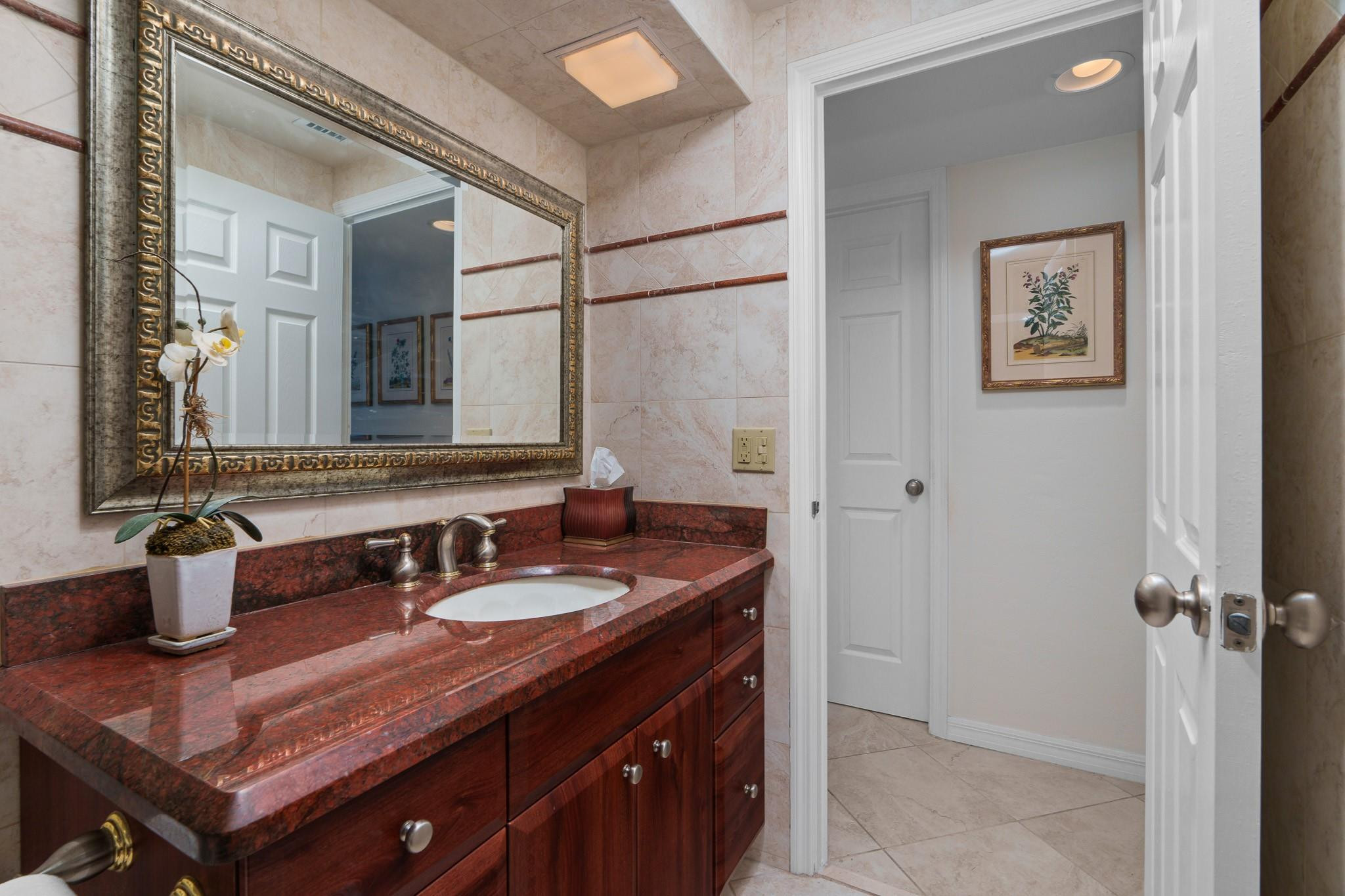3233 NE 34th St 905