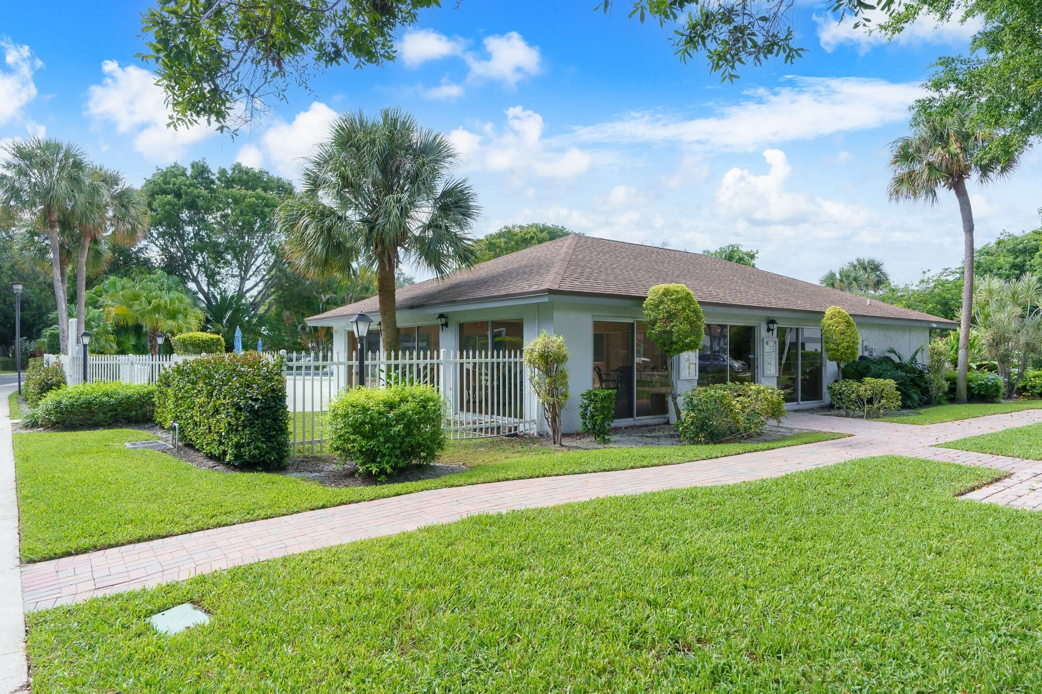 2741 S Oakland Forest Dr 104