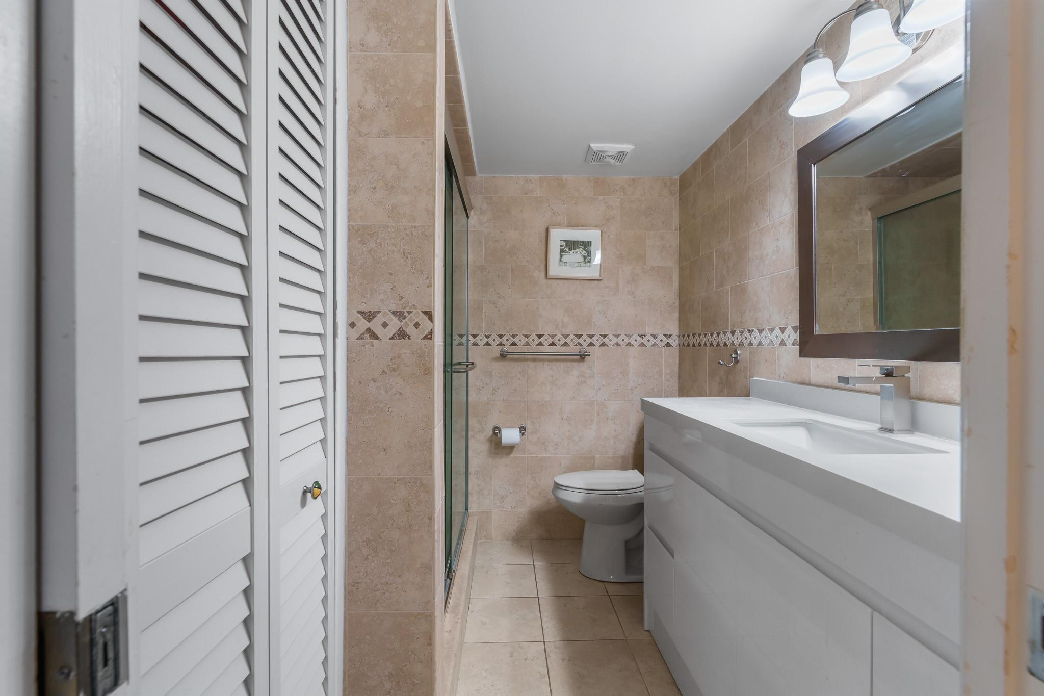 2741 S Oakland Forest Dr 104