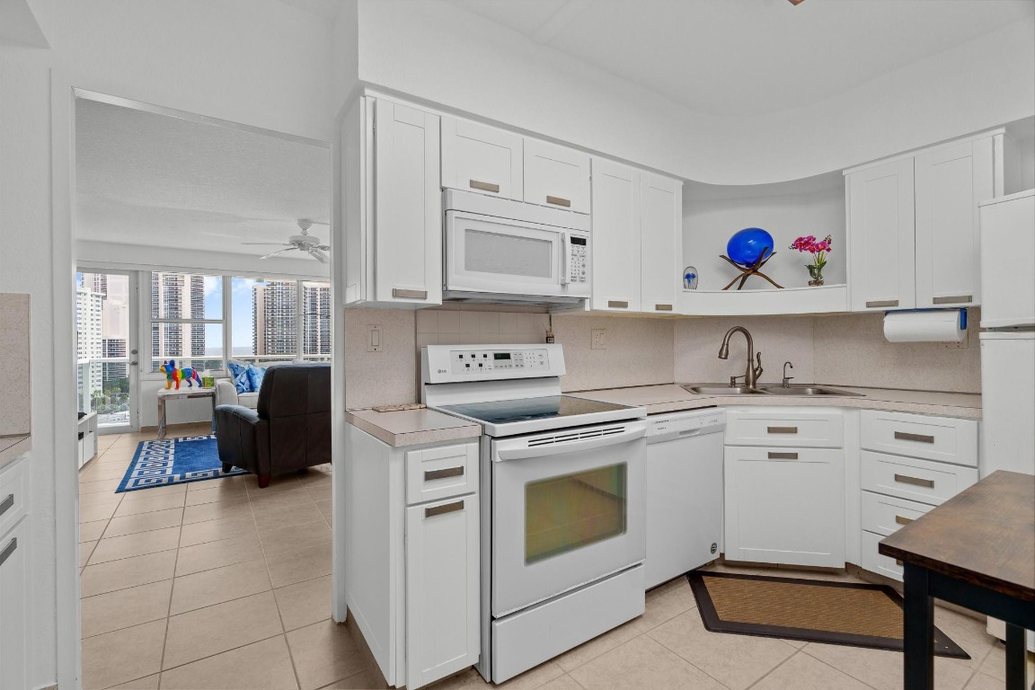 3300 NE 36th St 1220