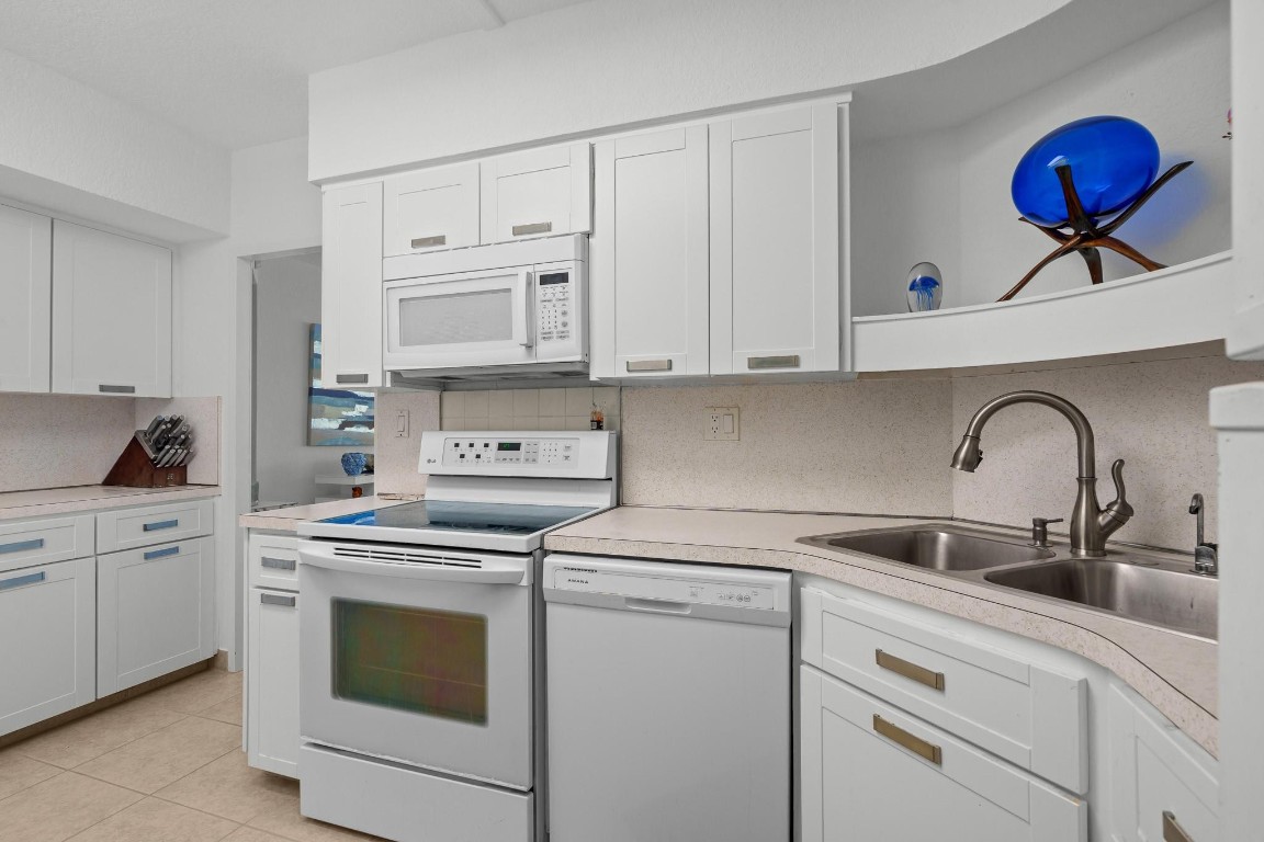 3300 NE 36th St 1220