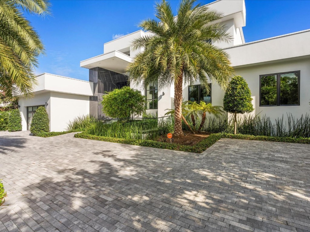 2210 Intracoastal Dr