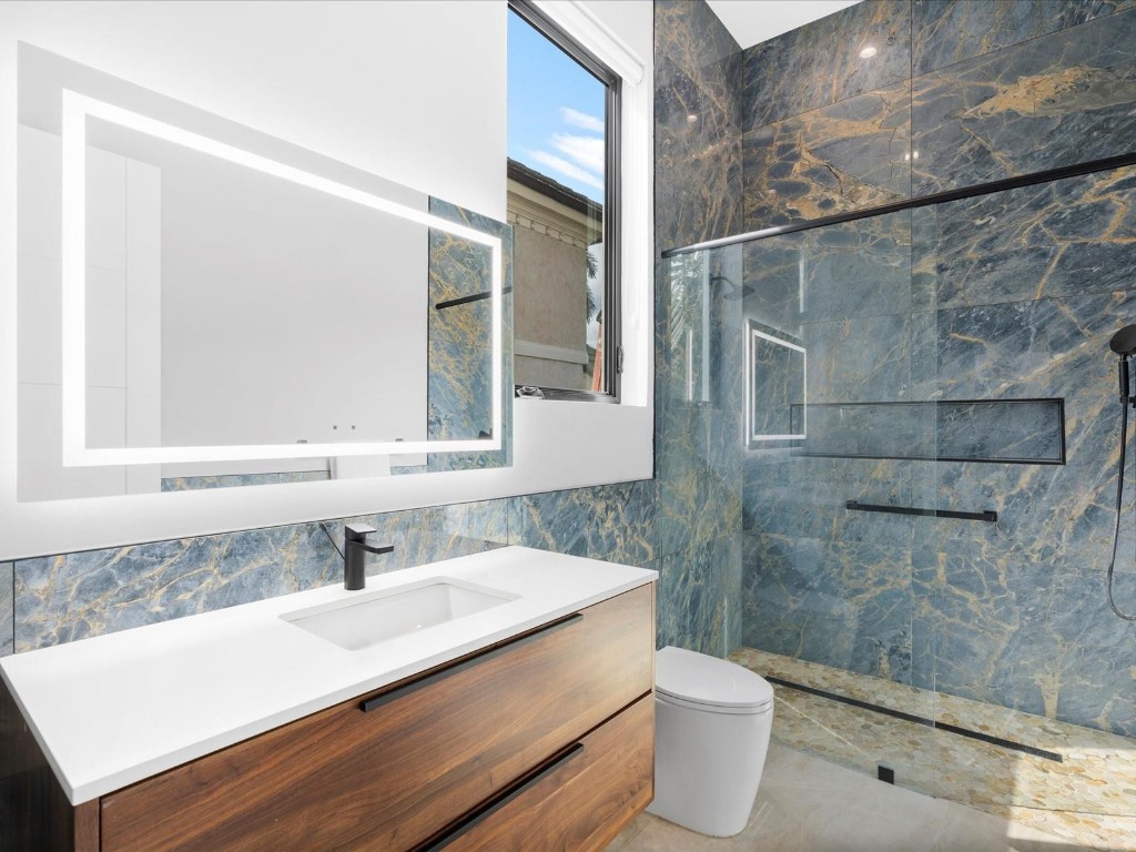 2210 Intracoastal Dr