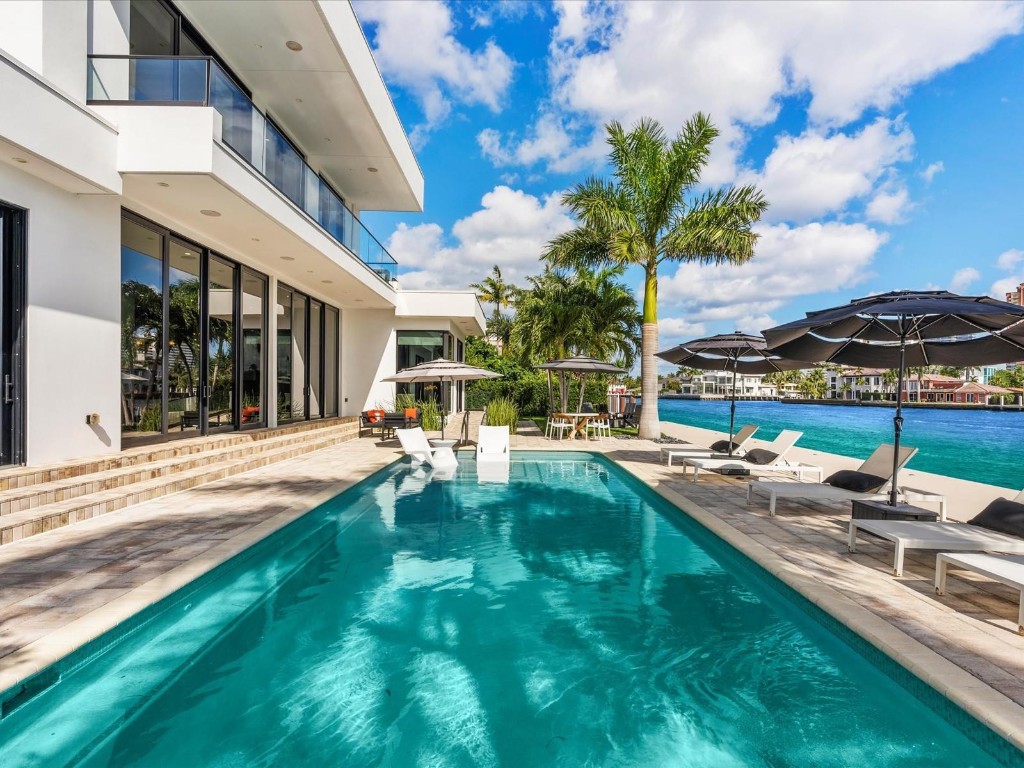 2210 Intracoastal Dr