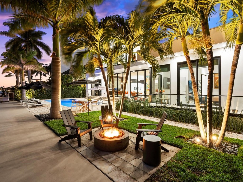 2210 Intracoastal Dr