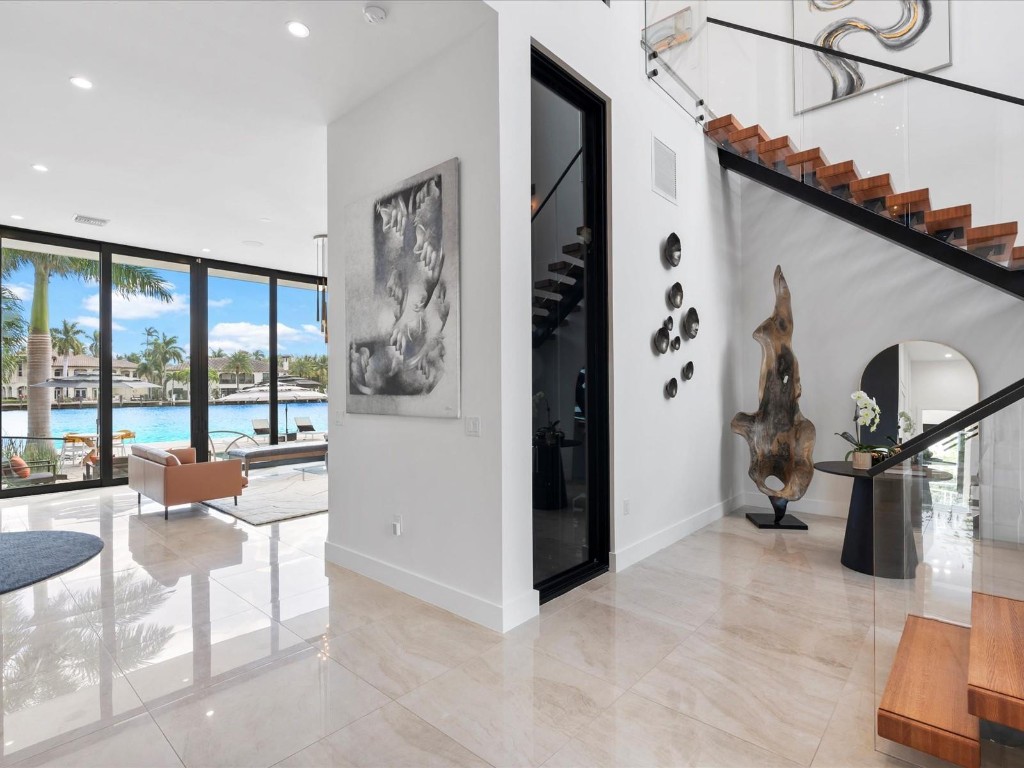 2210 Intracoastal Dr