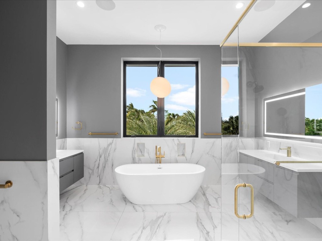 2210 Intracoastal Dr