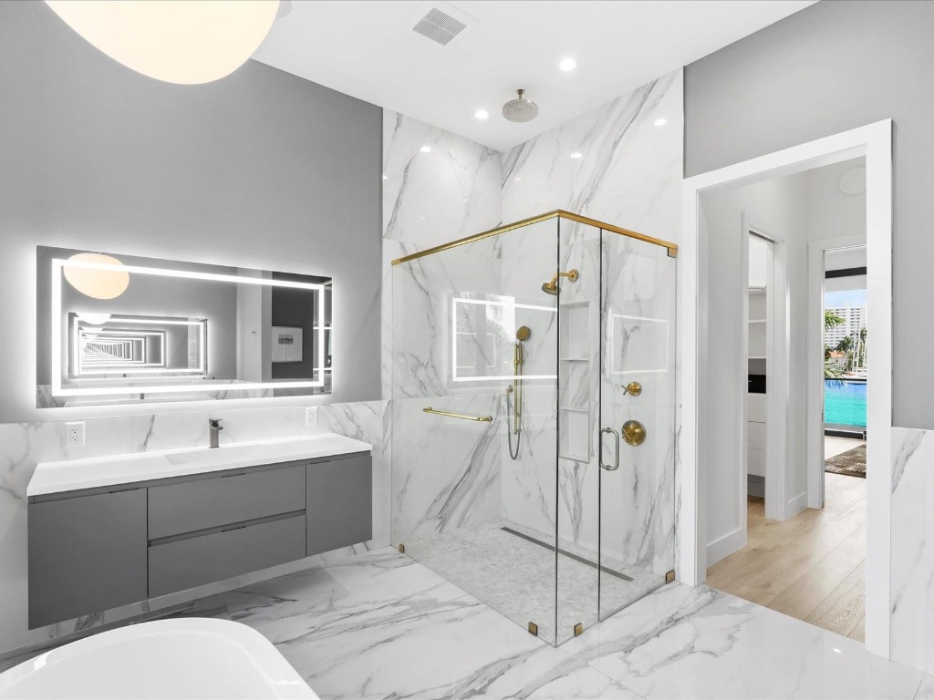 2210 Intracoastal Dr