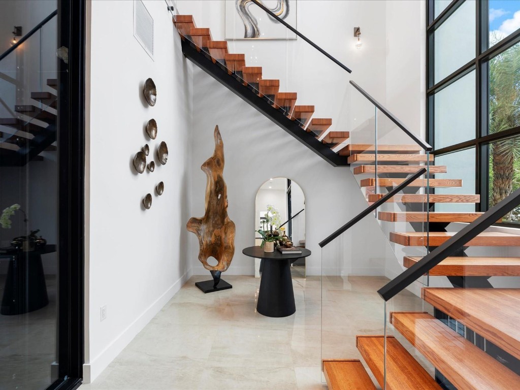 2210 Intracoastal Dr