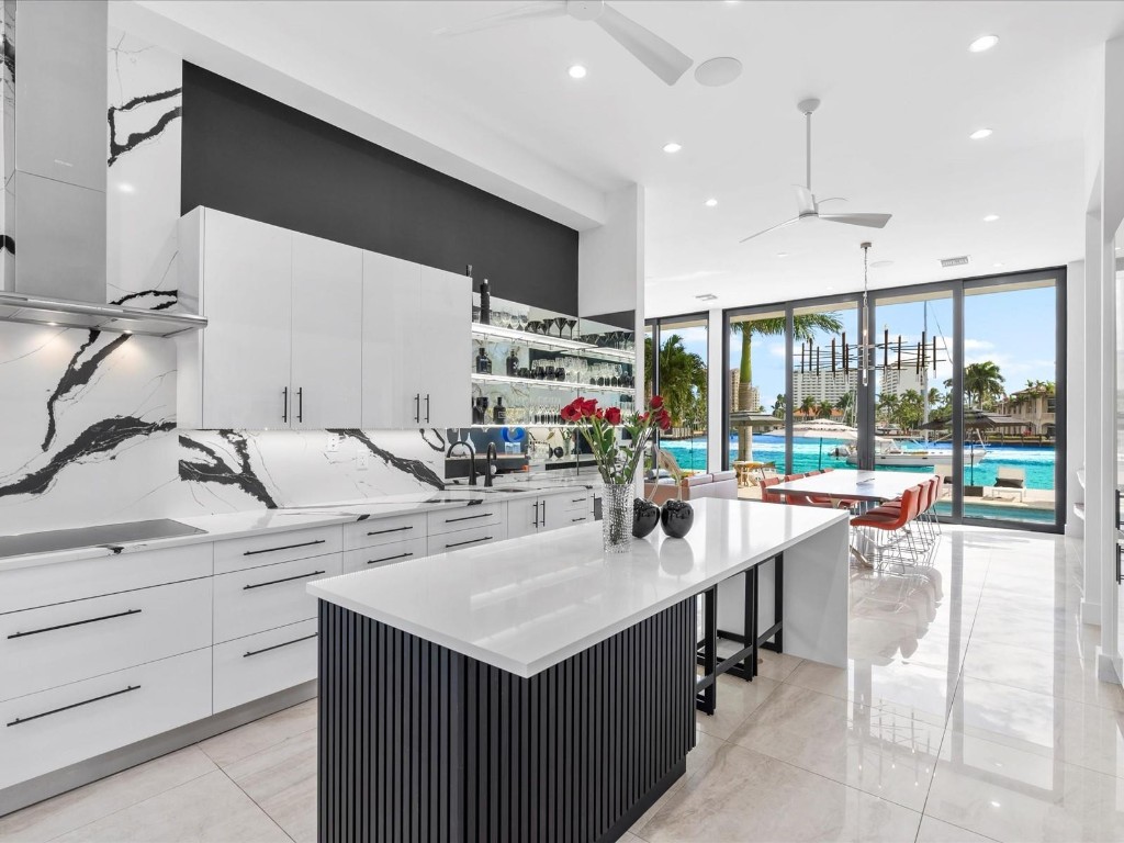 2210 Intracoastal Dr