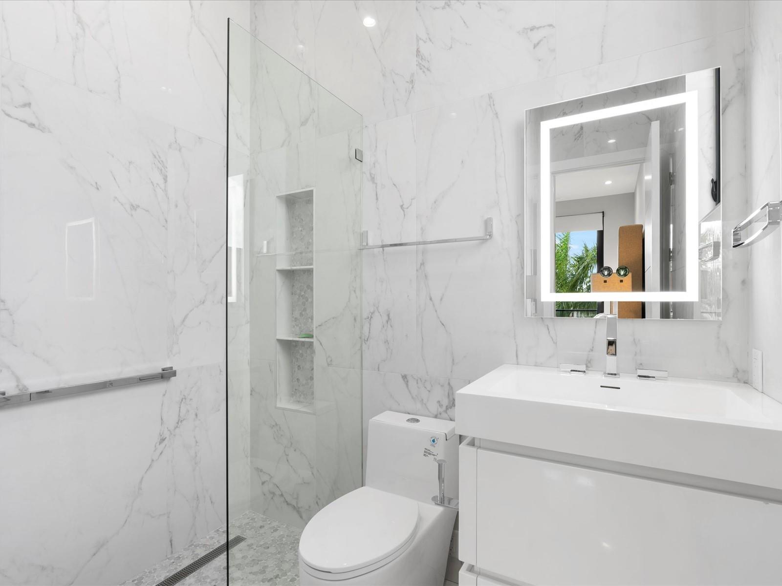 2210 Intracoastal Dr