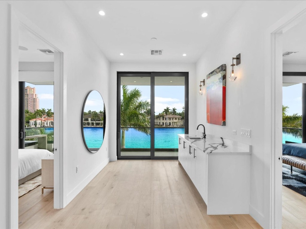 2210 Intracoastal Dr