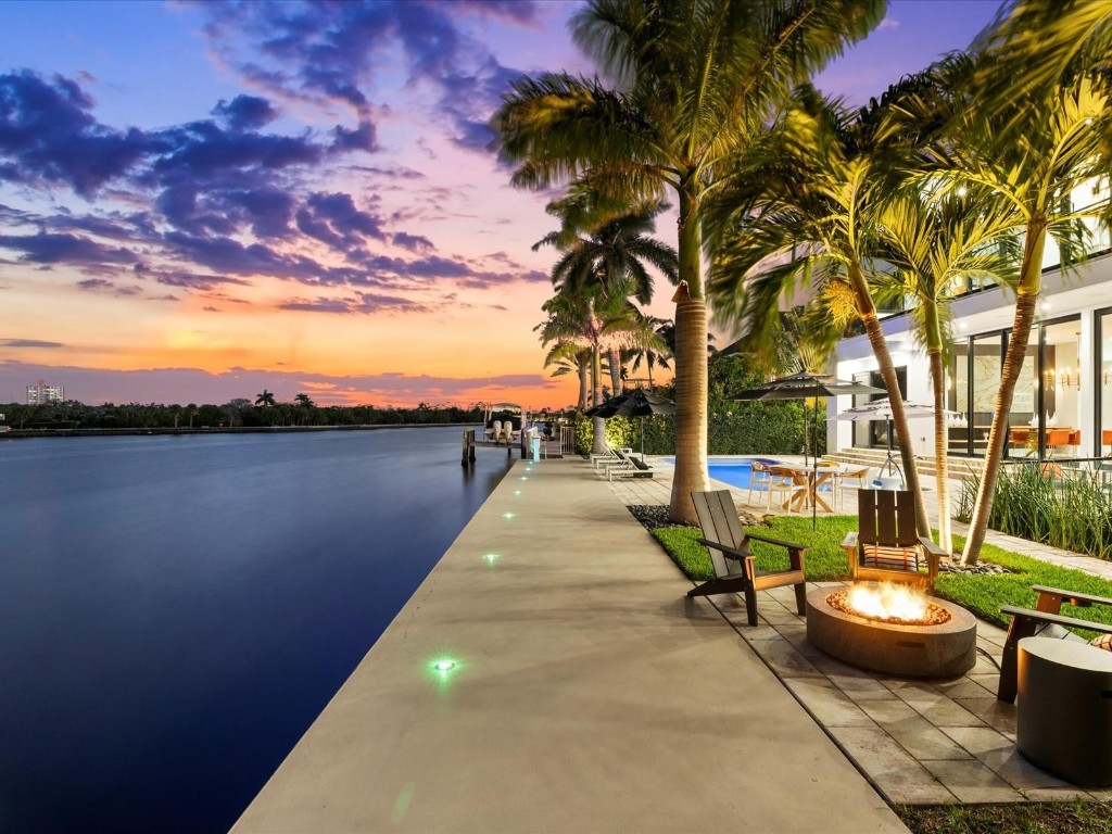 2210 Intracoastal Dr