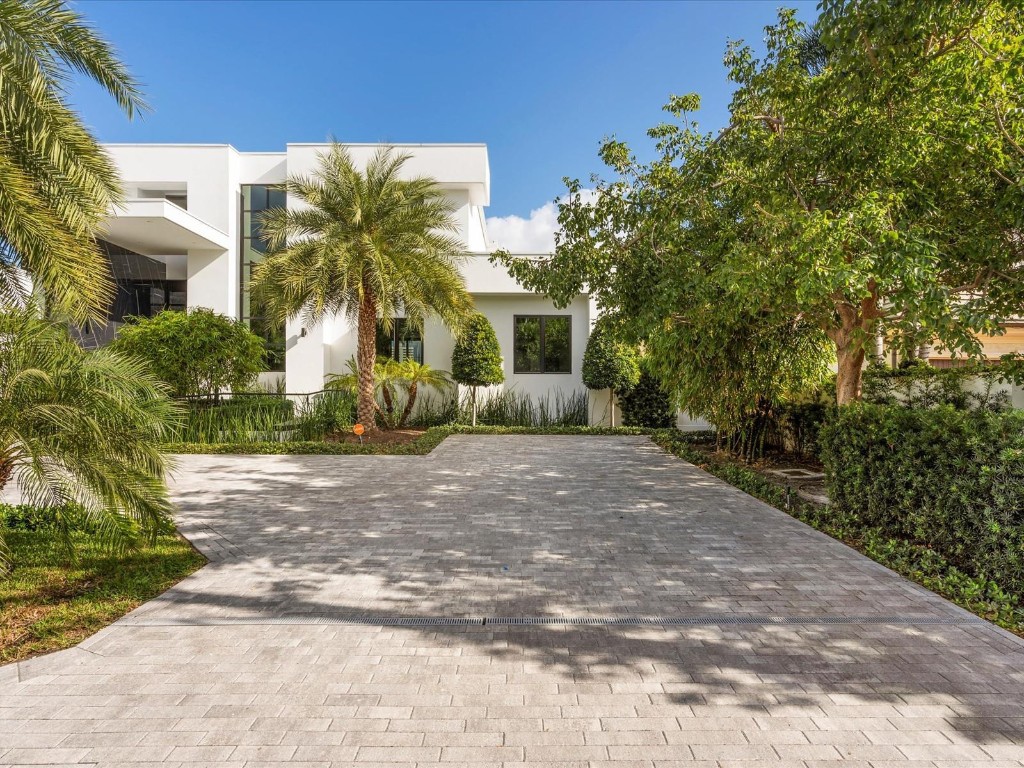 2210 Intracoastal Dr