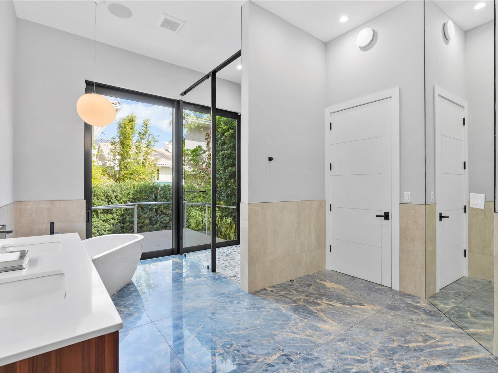 2210 Intracoastal Dr