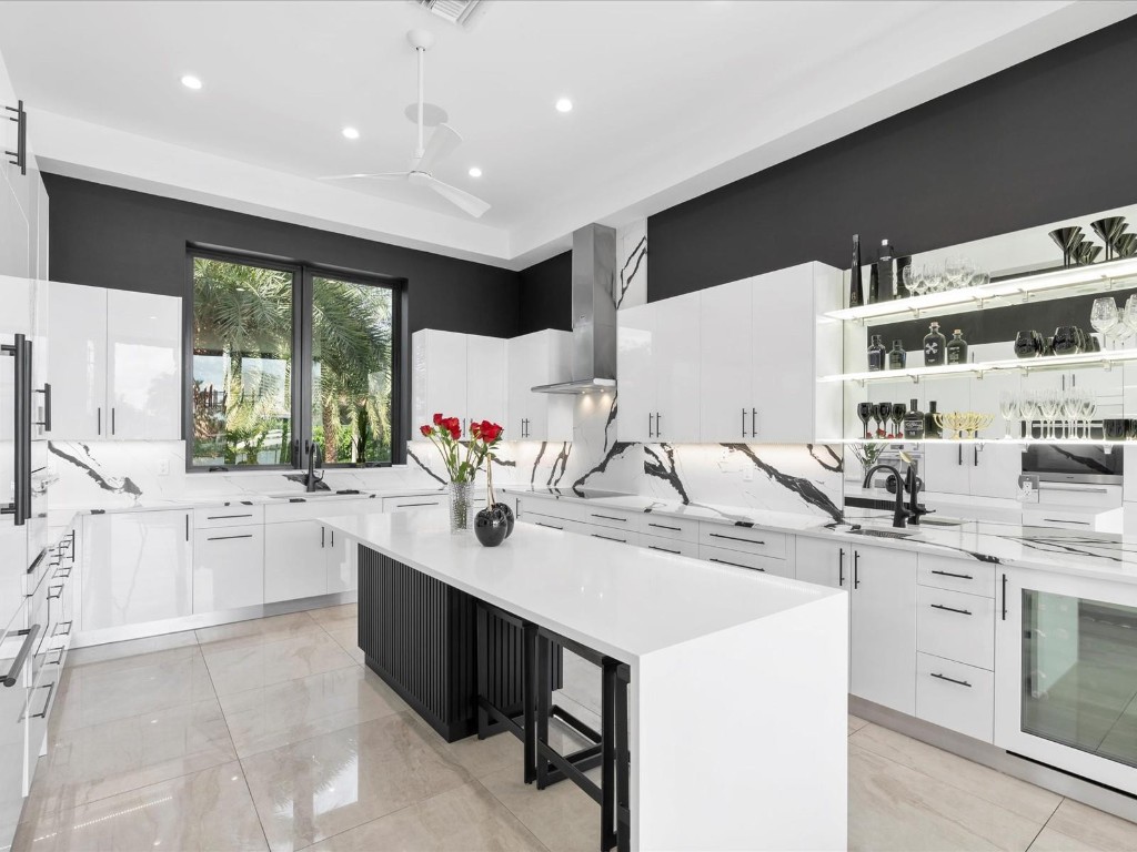 2210 Intracoastal Dr