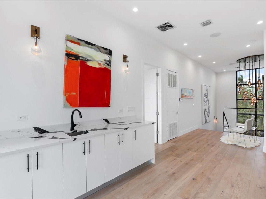 2210 Intracoastal Dr