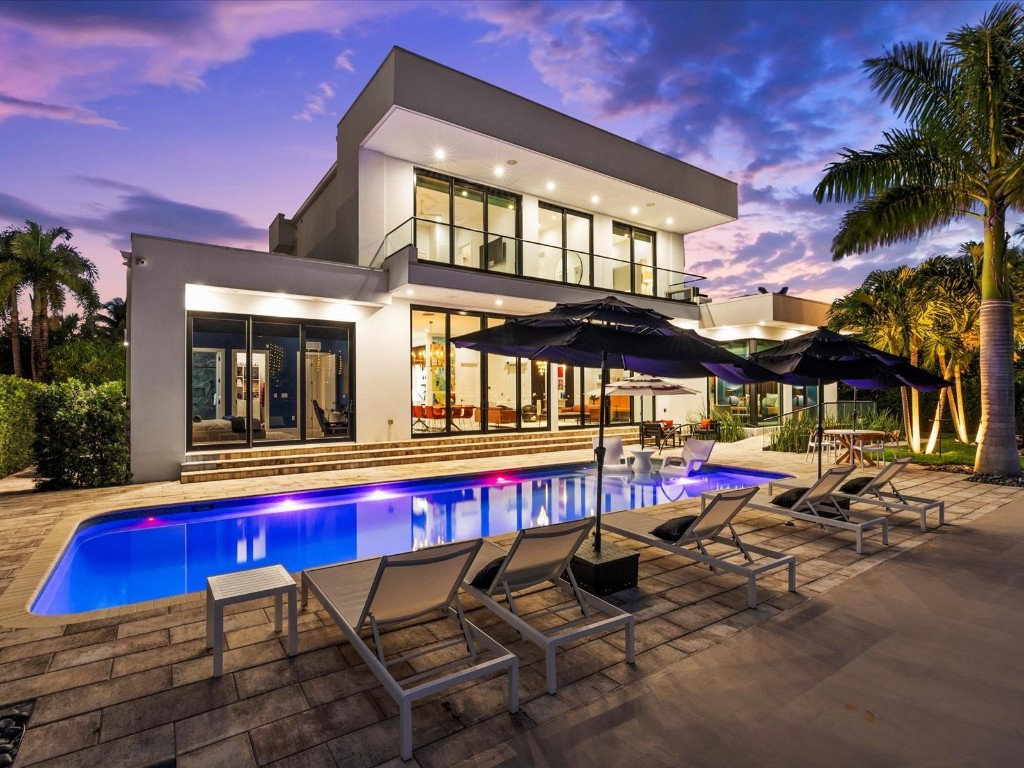 2210 Intracoastal Dr