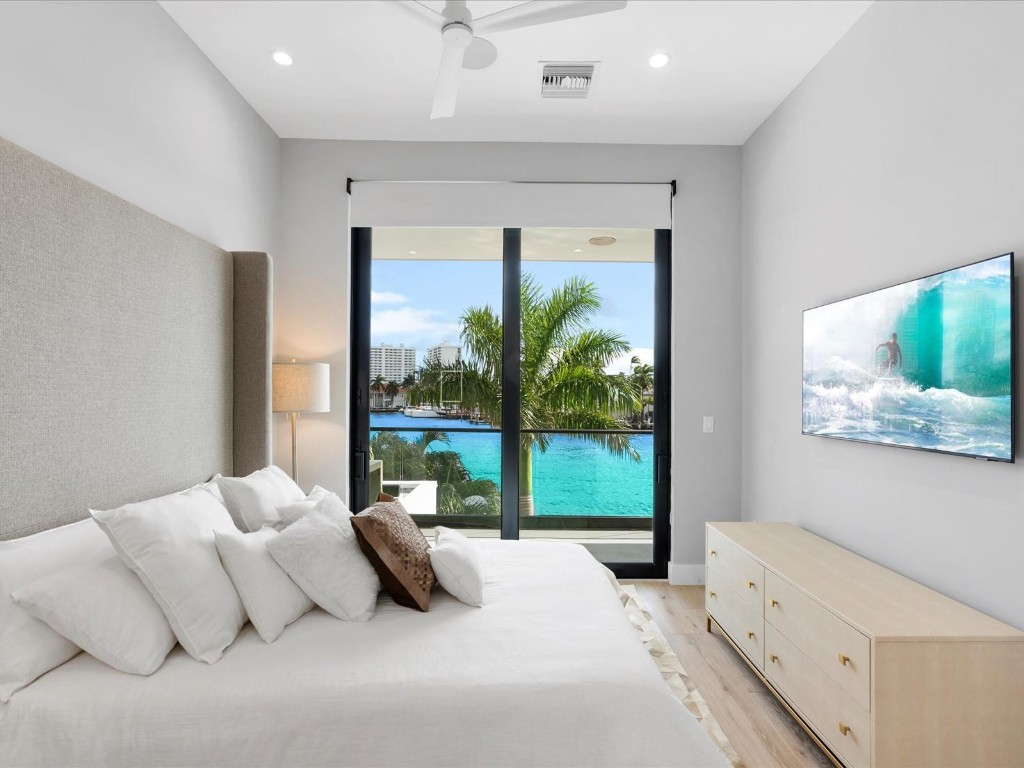 2210 Intracoastal Dr