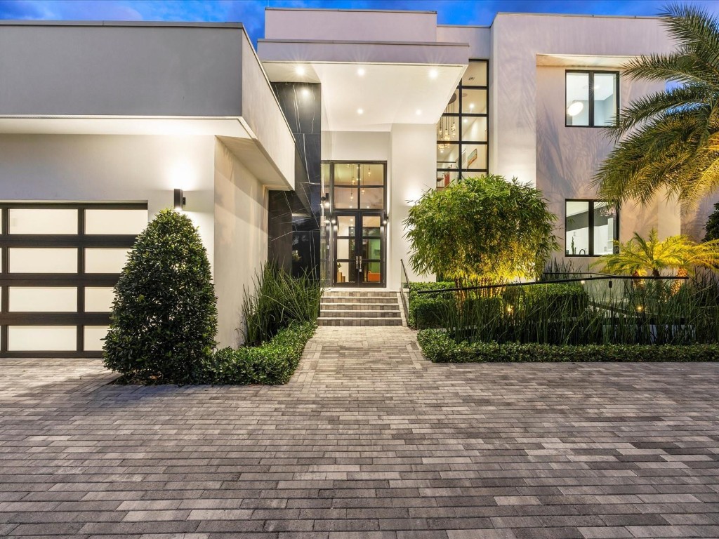 2210 Intracoastal Dr