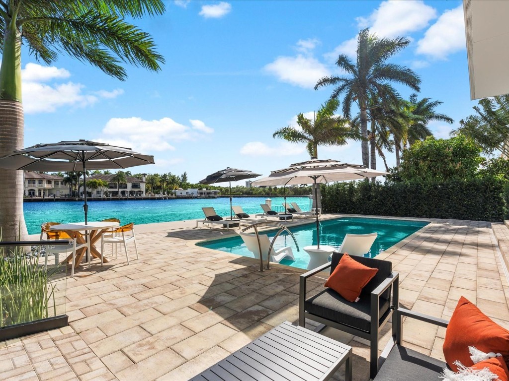 2210 Intracoastal Dr