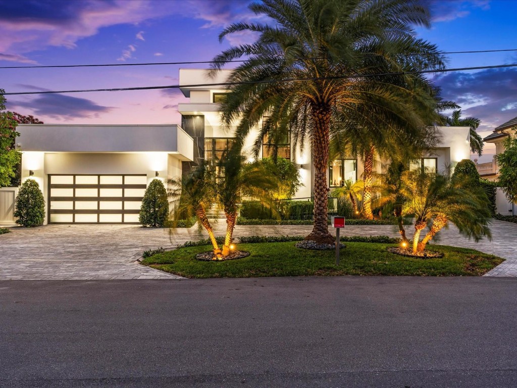 2210 Intracoastal Dr