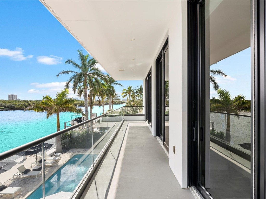 2210 Intracoastal Dr