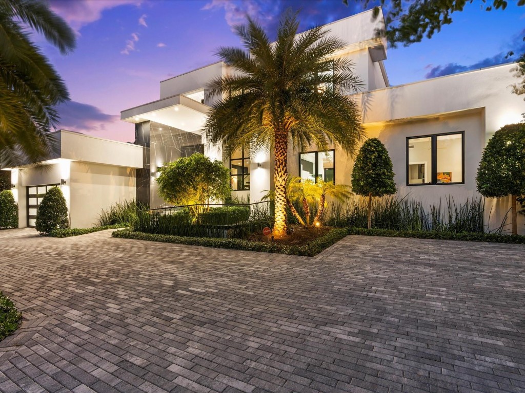 2210 Intracoastal Dr