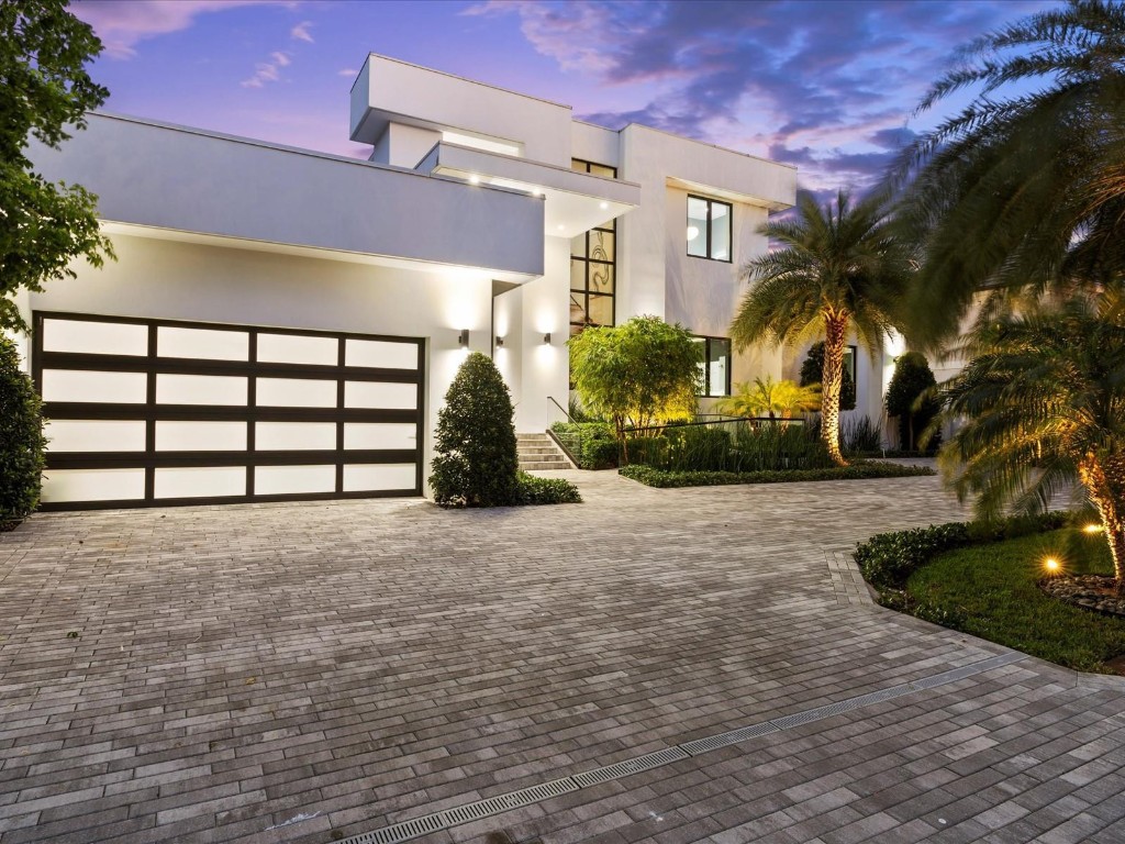 2210 Intracoastal Dr