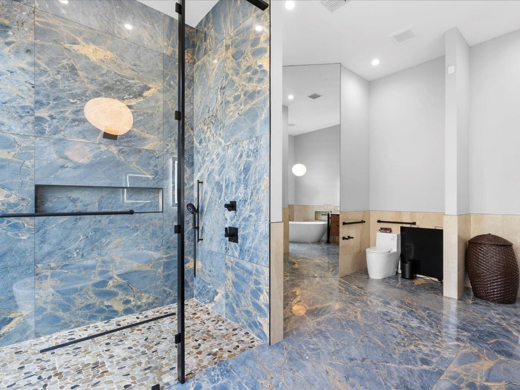 2210 Intracoastal Dr