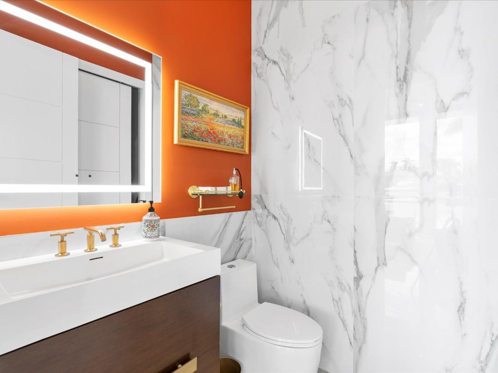 2210 Intracoastal Dr