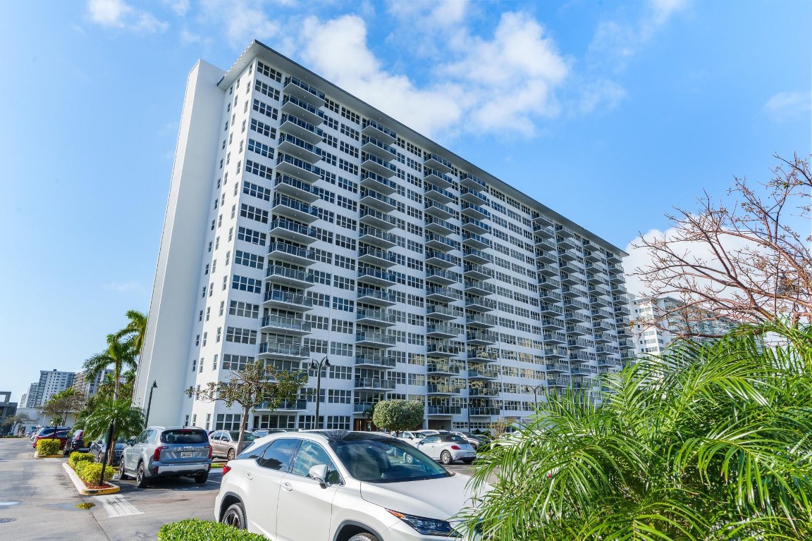 3333 NE 34th St 1101