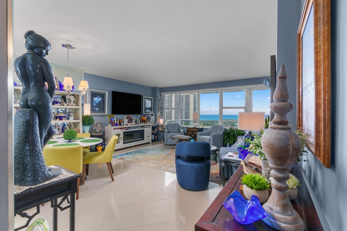 3333 NE 34th St 1611